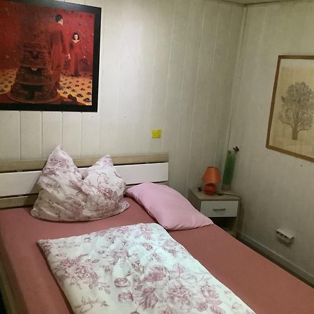 Schoenes Zimmer Im Seterant/Untergeschoss Essen Bagian luar foto