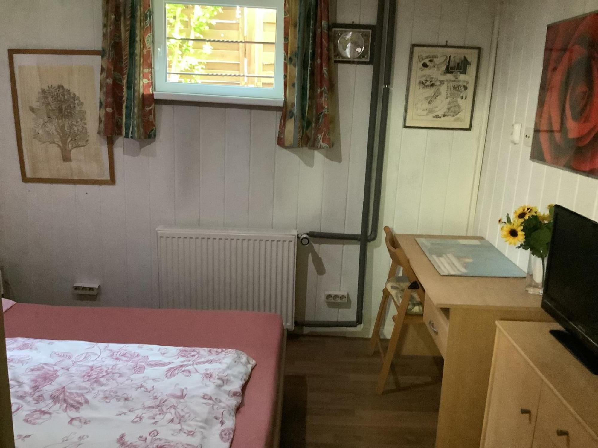 Schoenes Zimmer Im Seterant/Untergeschoss Essen Bagian luar foto