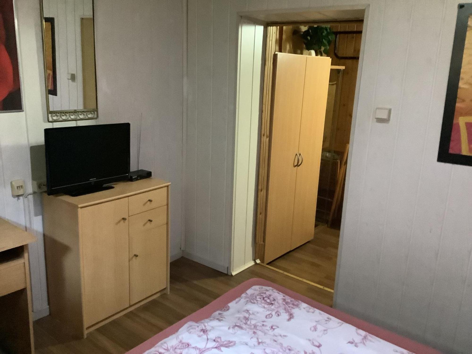 Schoenes Zimmer Im Seterant/Untergeschoss Essen Bagian luar foto